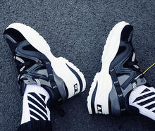 Load image into Gallery viewer, CHUNKY X9X Wave Runner Sneakers - Black