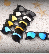 Load image into Gallery viewer, Polarized Fashion Black Sunglasses
