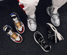 Load image into Gallery viewer, CHUNKY X9X Wave Runner Sneakers - Black
